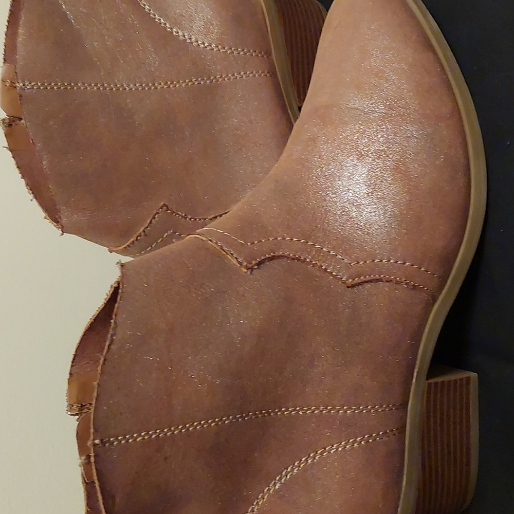 Time and Tru Gold Metallic Ankle Boot Western Womens Size 9